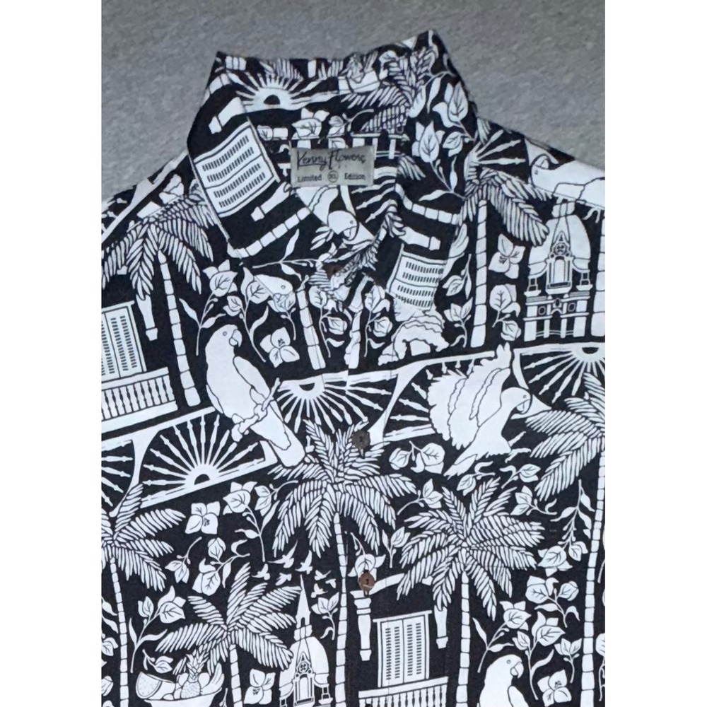 Kenny Flowers Mens Tropical Shirt Size XL Black White 100% Rayon Resort Vacation